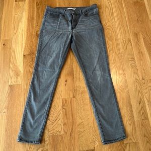 LEVI’S 311 shaping skinny black jeans. Size W31 L30